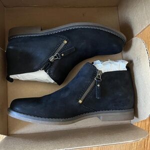 Hush Puppie Black Suede Ankle Height Zipper Closure Stylish Boots Womens Size 11
